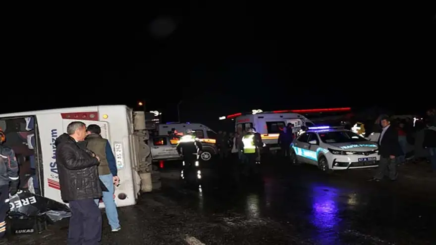 Trafik Kazası:1 ölü 22 Yaralı