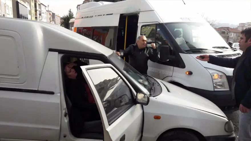 Jet yol ayırımında kaza; 1 yaralı

