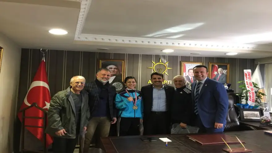 Çakır, şampiyonu ödüllendirdi...