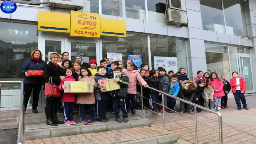 Minik yürekler “Asker ağabeylerimiz üşümesin” dedi…