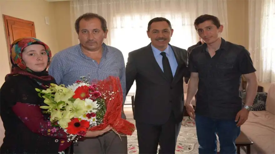 Uysal yaralı askeri ziyaret etti