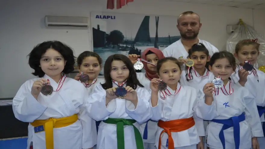 14 madalya kazanarak Alaplı'nın gururları oldular