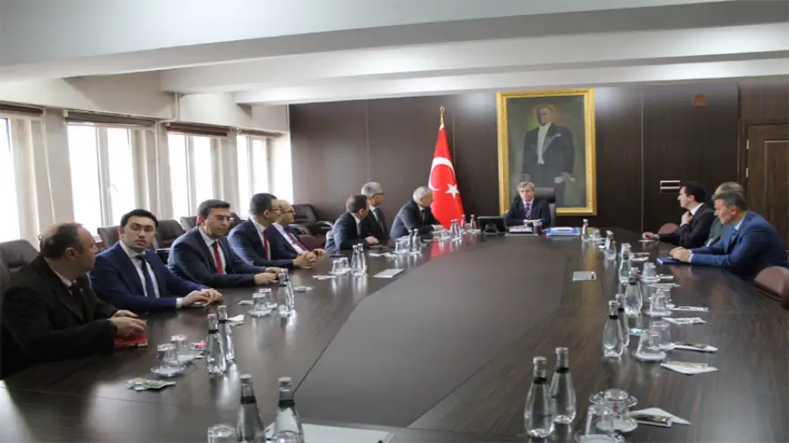 Vali Çınar'ın fidan projesi