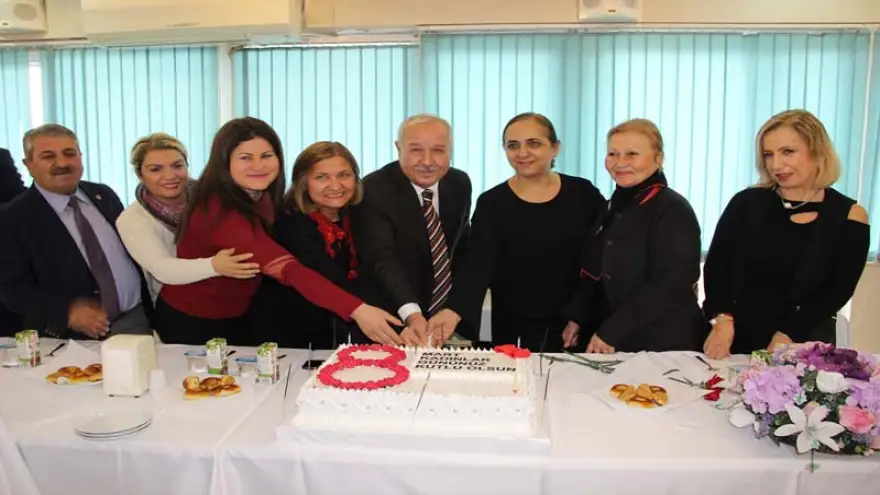 Akdemir'den, emekçi kadınlara jest...