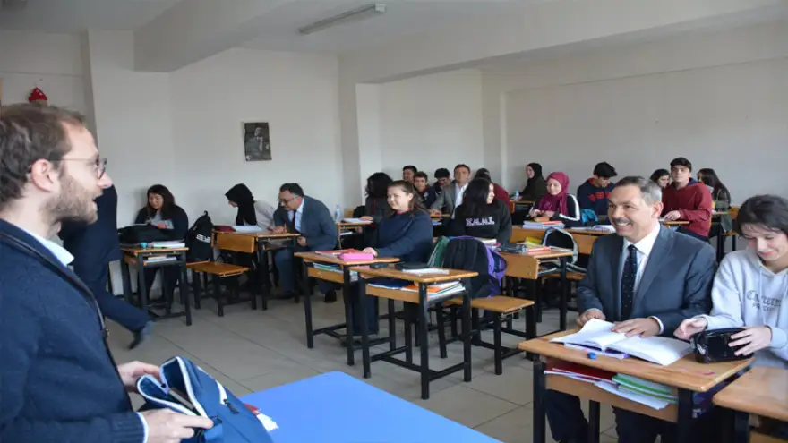 Uysal, öğrencilerle buluştu..