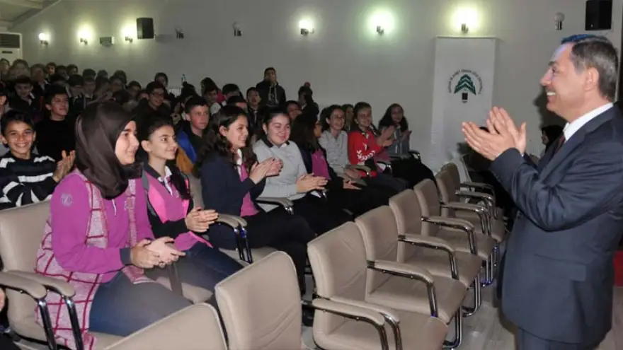 Başkan Uysal, öğrencilerle buluşmaya devam ediyor