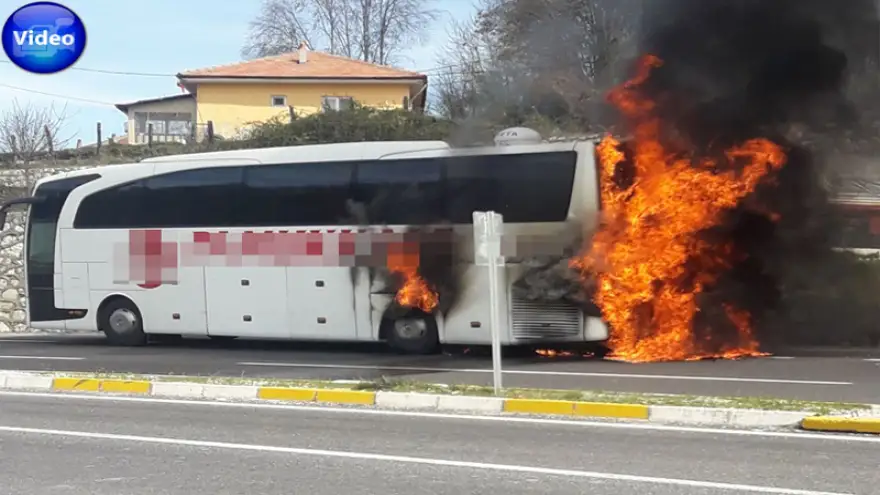 Otobüs alevlere teslim oldu…