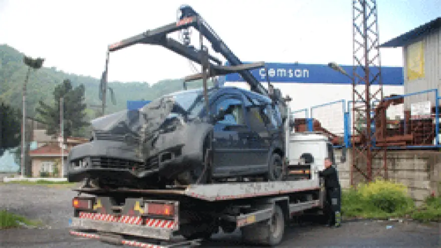 KEDİYE ÇARPMAMAK İÇİN DUVARA ÇARPTI