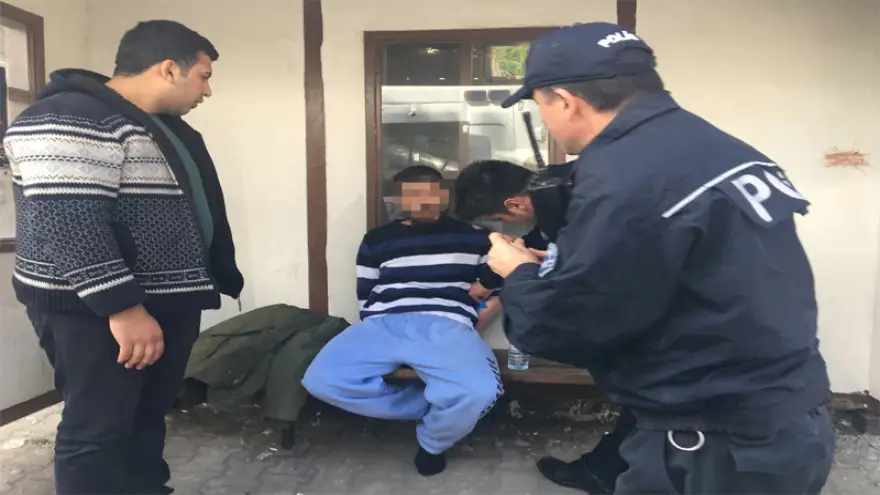Tır çarptı, ambulanstan kaçtı