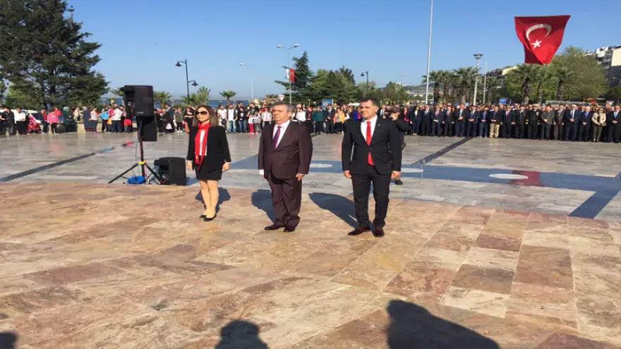 Törenler, çelenk sunumuyla başladı