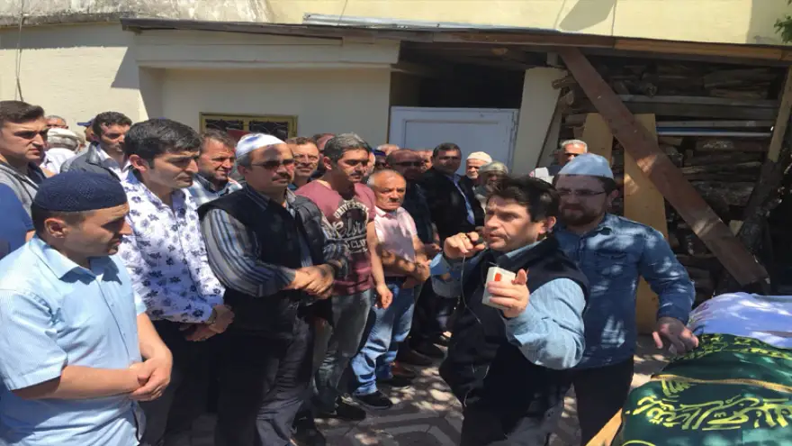 Son yolculuğuna uğurlandı...