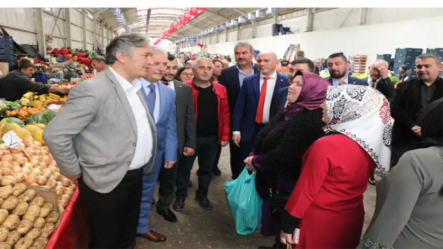MHP Aday adayları esnaf ve pazarcıları ziyaret etti