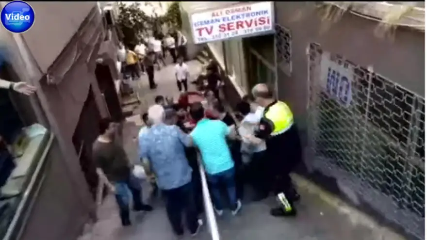 Hamile eşinin gözünün önünde dövdüler!...