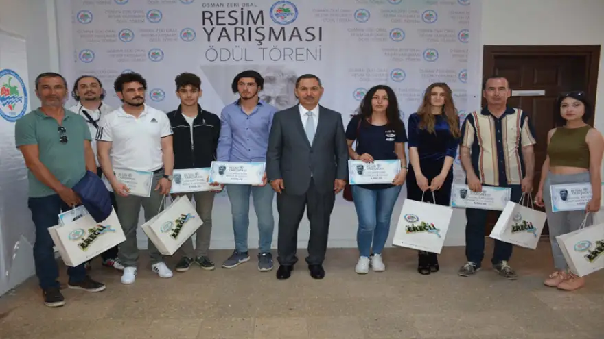 Osman Zeki Oral resim yarışması ödülleri verildi