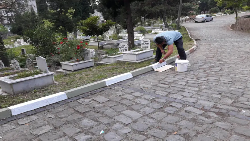 Ereğli'de, Bayram Öncesi Mezarlıklar Temizlendi