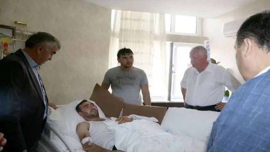 Göçükte kalan maden işçilerine geçmiş olsun ziyareti
