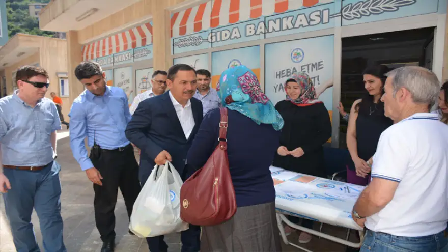 250 Aileye gıda yardımı..