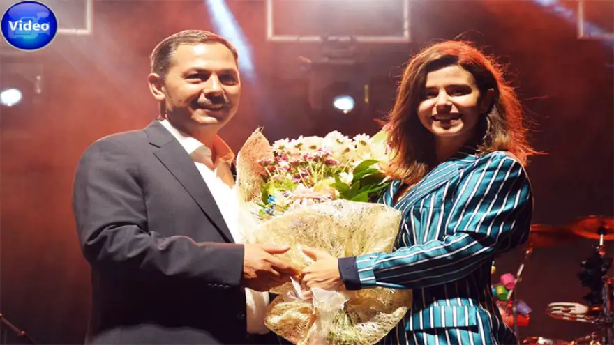 Simge ile Sedef, Karadeniz Ereğli’yi coşturdu