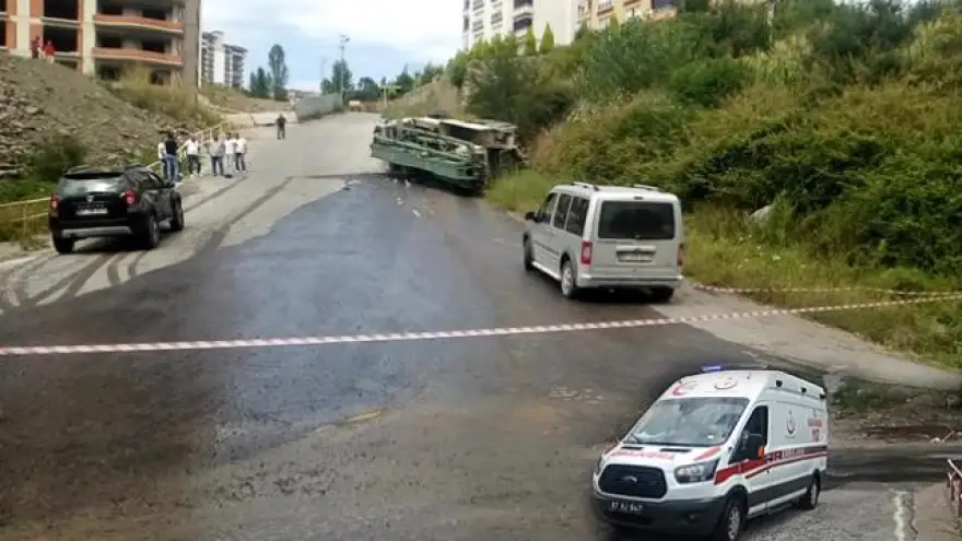 Beton mikseri devrildi: 1 Yaralı