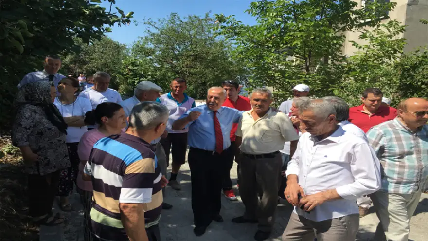 Akdemir mahallelerde yapılan çalışmaları yerince inceledi