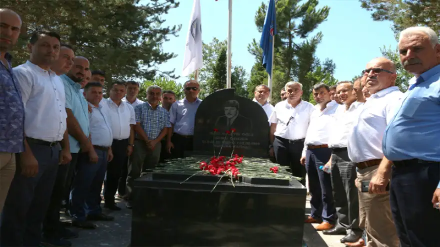 Denizer, katledilişinin 19. yılında mezarı başında anıldı
