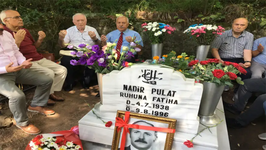 Nadir Pulat mezarı başında anıldı