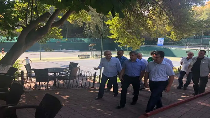 Vali Çınar tenis kortlarında incelemelerde bulundu