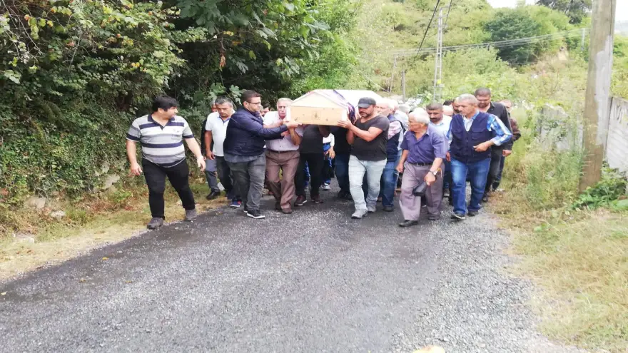 Anne Şenol son yolculuğuna uğurlandı