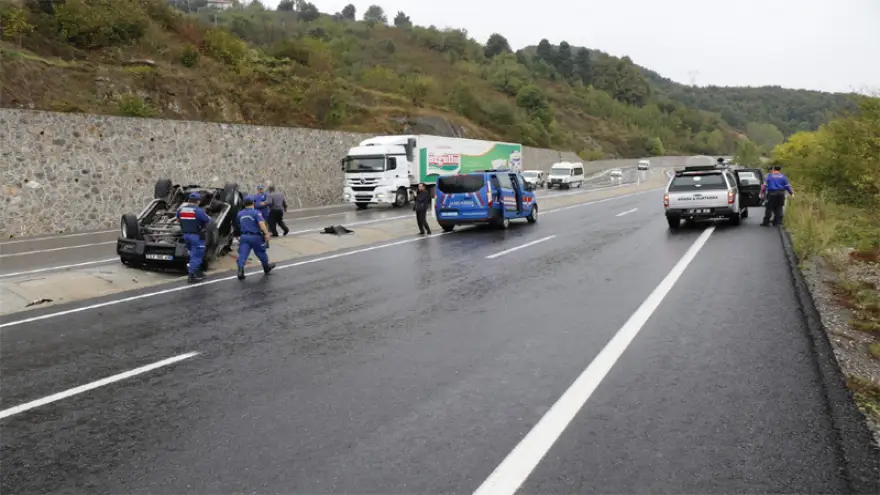 Trafik kazası: 1'i ağır iki kişi yaralı