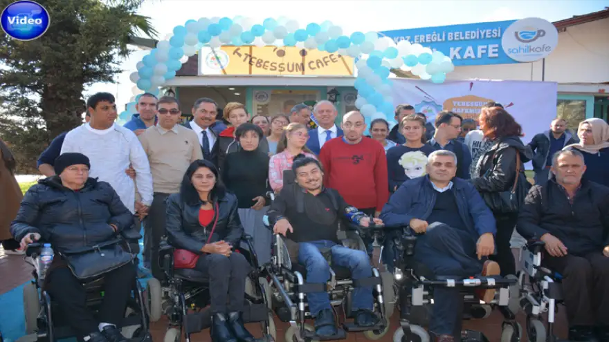 Engellilere özel sinema ve kafe açıldı