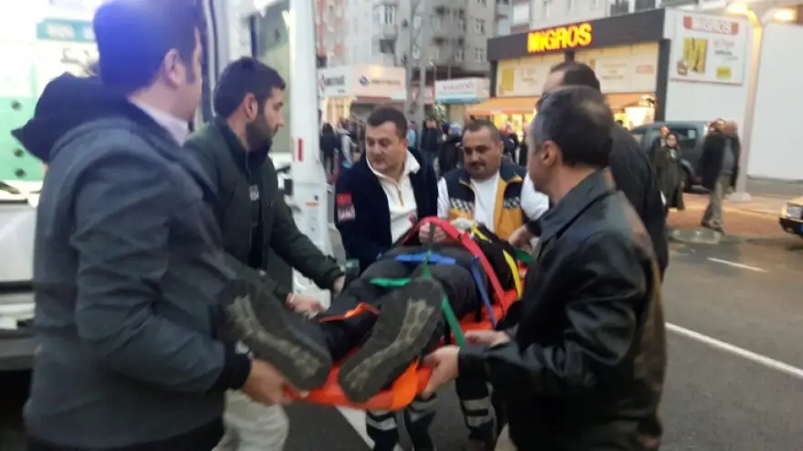Otomobil genç kıza çarptı…