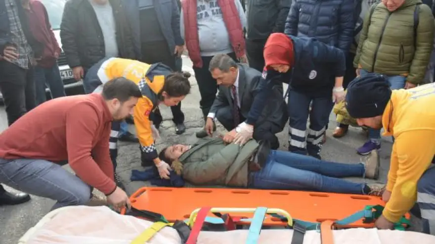 Otomobil yayaya çarptı… İlk müdahaleyi Uysal yaptı…