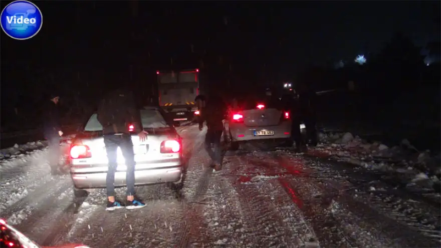 Kar yağışı sürücülere zor anlar yaşatıyor