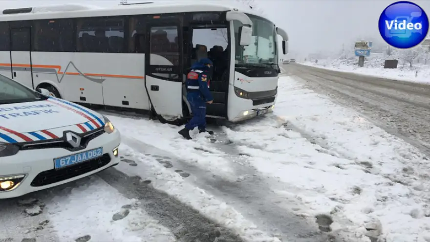 Kar yağışı, ulaşımı olumsuz etkiledi. 