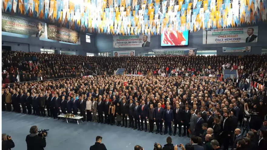 Ak Parti adaylarını tanıttı…