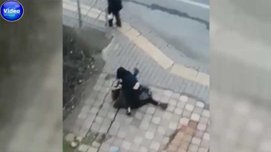Önce tartıştılar, sonra birbirlerine daldılar…