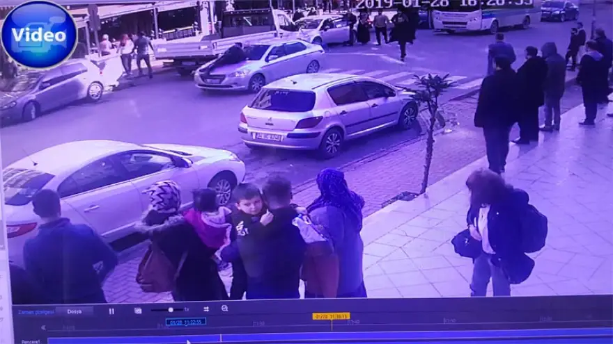 Güvenlik görevlisini arabada sürükledi…