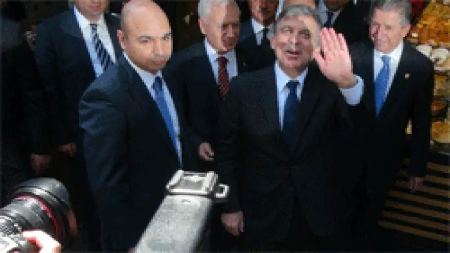 CUMHURBAŞKANI GÜL,ESNAFLA SOHBET ETTİ