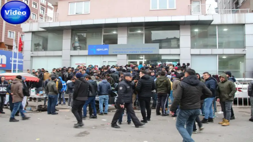 Sabaha kadar başvuru nöbeti tuttular…