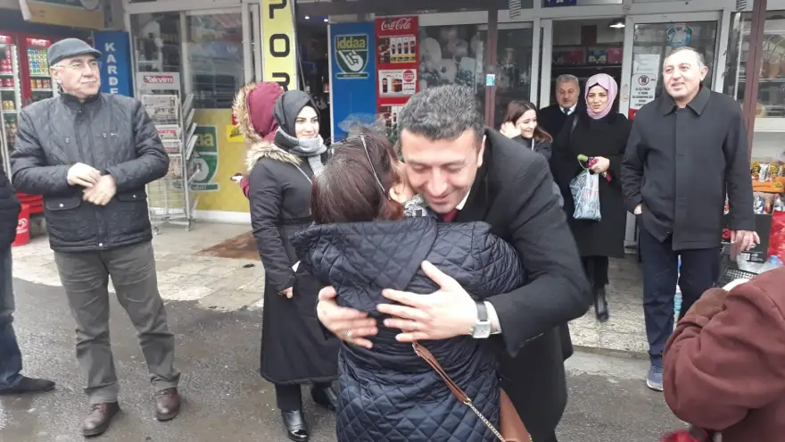 Başkan Adayı Semiz, sevgililer gününü unutmadı