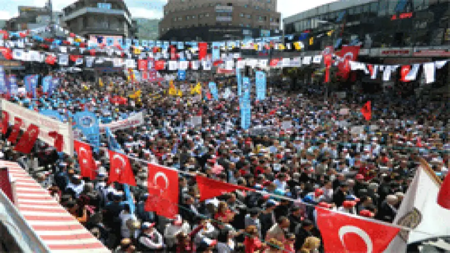 COŞKULU BİR 1 MAYIS MİTİNGİ GERÇEKLEŞTİRDİK