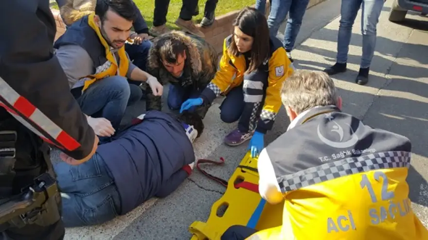 Karşıya geçiyordu... Şans eseri kurtuldu 