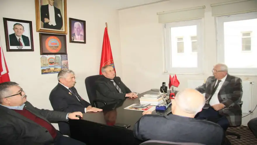 TÜED'i ziyaret etti, ardından seçim ofisinin açılışını yaptı