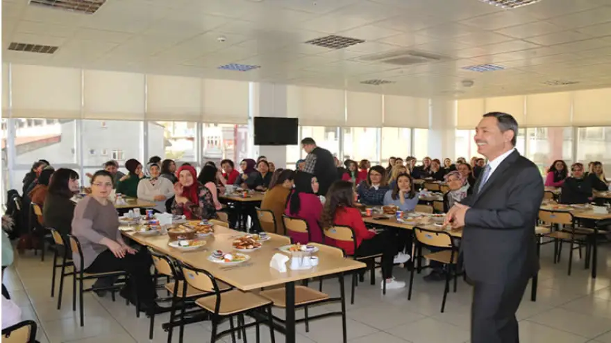 Uysal, kadın çalışanlarla kahvaltıda buluştu...