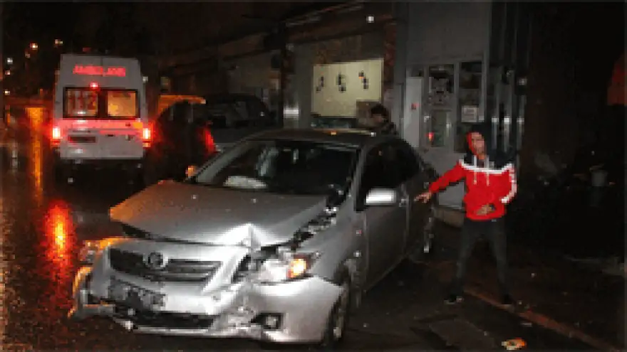 EREĞLİ'DE TRAFİK KAZASI:2 YARALI