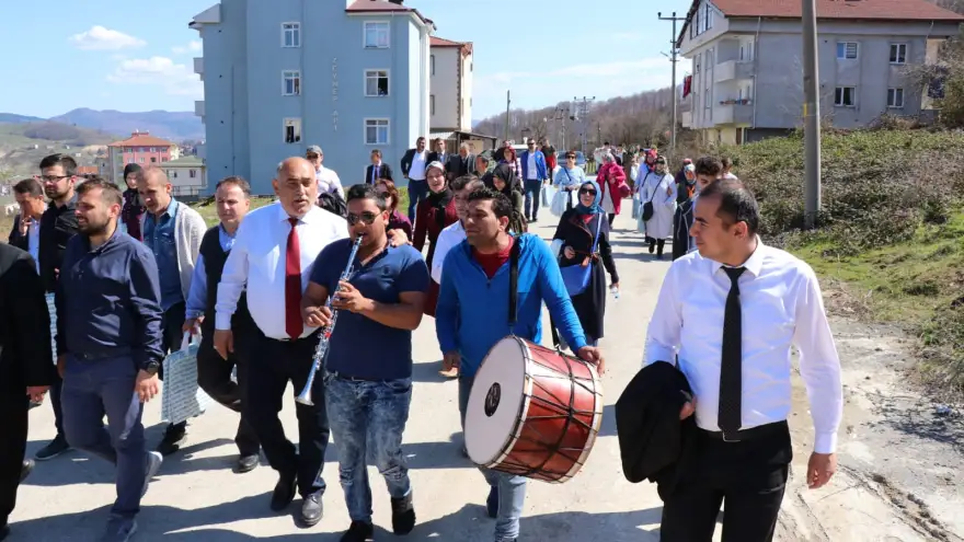 Şahin, Kepez'de çalmadık kapı bırakmadı...