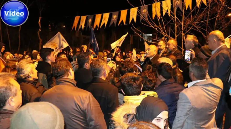 Yüzlerce vatandaşı görünce mutluluktan gözleri doldu