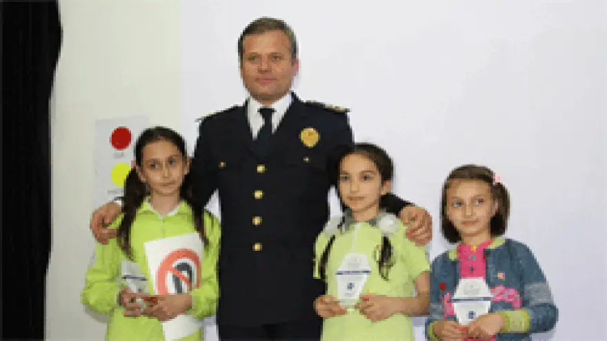 YILIN SÜRÜCÜ VE YAYASINA ALTIN ÖDÜLÜ