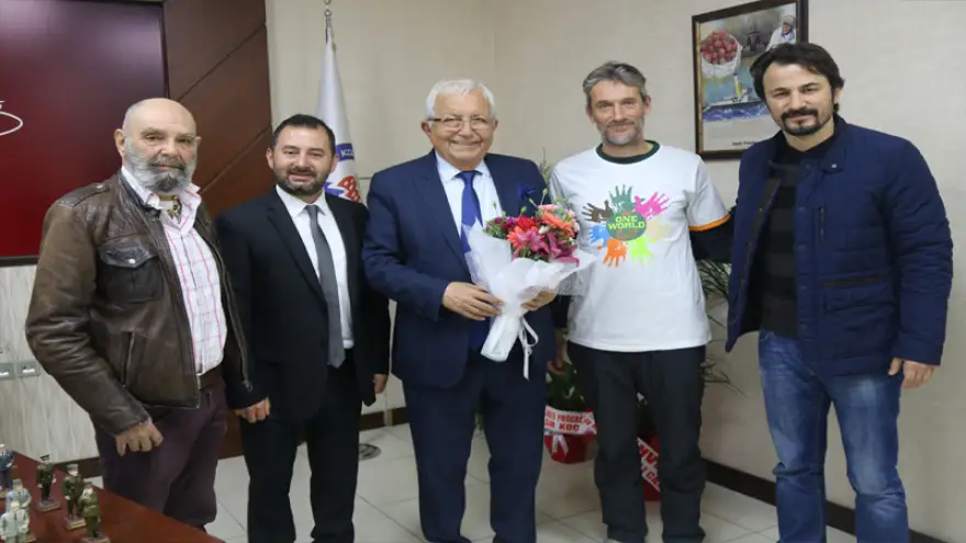 İngiliz Sörfçü'den, Başkan Posbıyık'a ziyaret...