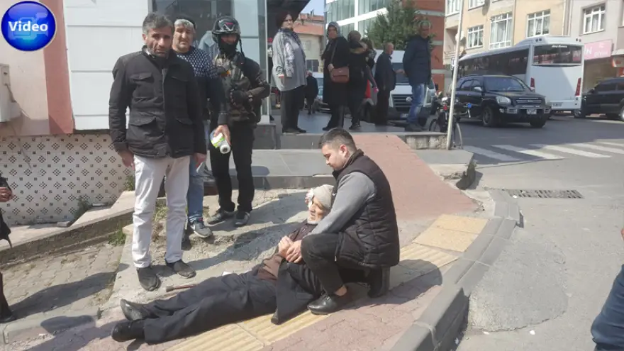 Yaşlı adam düştü, vatandaş tepki gösterdi…